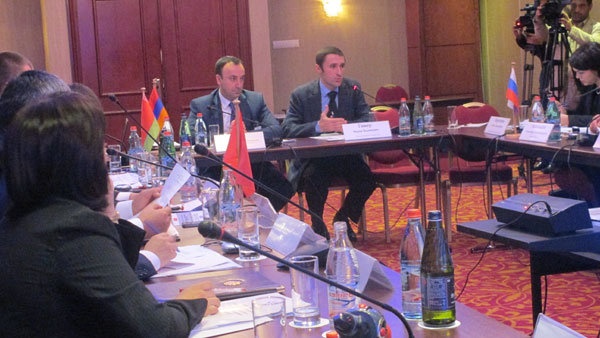Հրայր Թովմասյանը հույս հայտնեց, որ ԼՂՀ հարցի լուծման համար ներդրում կունենան