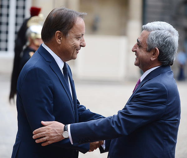 Փարիզում հանդիպել է Ֆրանսիայի Սենատի նախագահի հետ