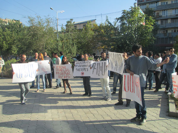 Տիգրան Առաքելյանին ազատեցին դատարանի դահլիճից․ (Տեսանյութ)