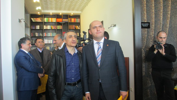 Արմեն Աշոտյան. «Ամենավատն այն է, որ որքան ես անկեղծ, անմեղ բաներ եմ ասում…». «Իրատես de facto»