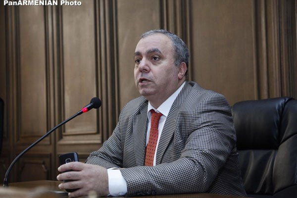 «Հանգիստ նստի տեղդ, քեզ կարգին պահի». ԱԺ-ում վիճել են երկու նախկին վարչապետերը