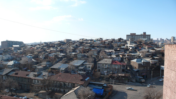 BBC. Երևանում նախկին մզկիթը դարձել է փախստականների բնակարան