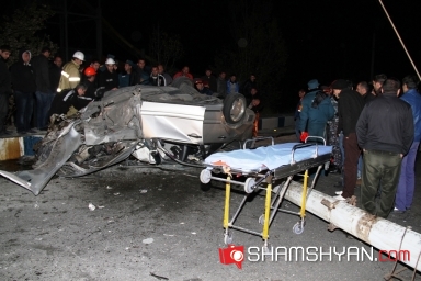 Ողբերգական ավտովթար Երևանում. 30-ամյա դերասանի դին Mercedes-ից դուրս են բերել փրկարարները