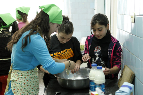 «Երևանը մեր տունն է» շարժման մասնակից ավագ դպրոցականներն այցելել են գիշերօթիկի սաներին