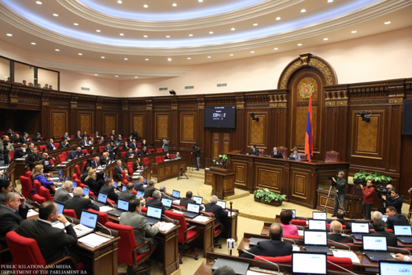 Կառավարության նյարդերը տեղի տվեցին