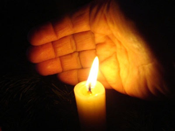 Մեղրիում եւ Ագարակում բազմաթիվ բնակիչներ  Նոր տարին դիմավորել են մոմերի լույսի ներքո
