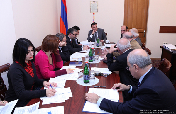 Փաշինյանը՝ ԱԱԾ տնօրենի տեղակալին. «Դուք այդ պաշտոնում աշխատում եք՝ այդ թվում իմ հարցերին պատասխանելու համար»