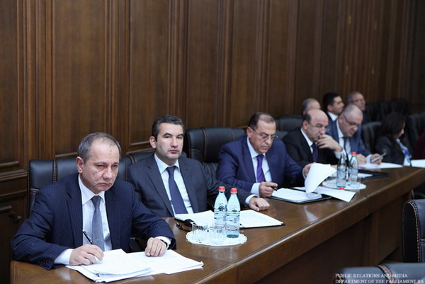 Վահրամ Ավանեսյանը չկարողացավ պատասխանել Խաչատուր Քոքոբելյանի հարցին