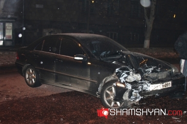 Երևանում տեղի ունեցած Mercedes-ի և Opel-ի բախման հետևանքով հրդեհ է առաջացել. shamshyan.com