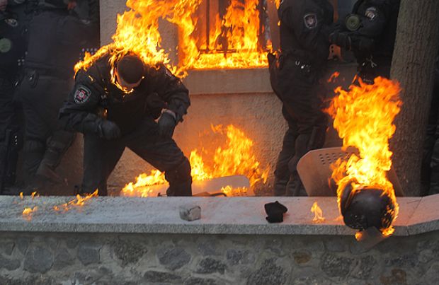 Unian. Կիևի այրվող ոստիկանները