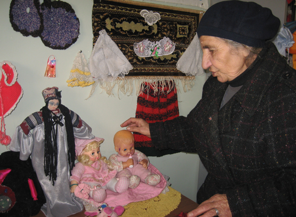 Վանաձորցի 82-ամյա կինը տիկնիկներ ու արվեստի գործեր է ստեղծում