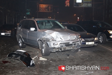 BMW X5-ի վարորդը ավտոմեքենաների ջարդ է արել Շենգավիթի ոստիկանության դիմաց. shamshyan.com
