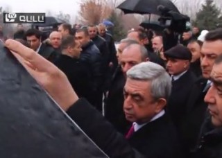«Սուտ ա ասում»․ քաղաքացիները՝ Սերժ Սարգսյանին. «Գալա» (Տեսանյութ)
