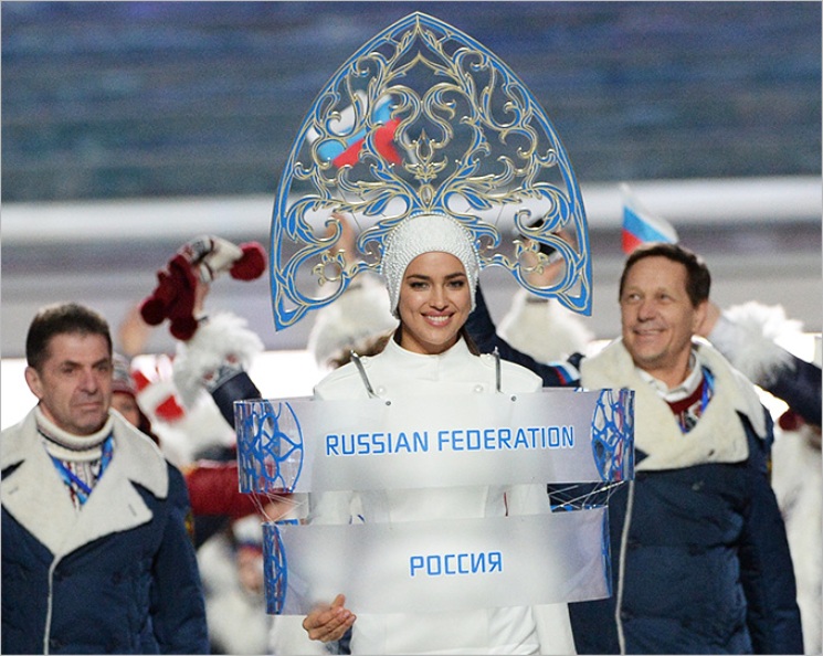 Օլիմպիական խաղերի բացման արարողությանը Ռուսաստանի  մարզական պատվիրակությանն առաջնորդում էր Կրիշտիանու Ռոնալդուի ընկերուհին