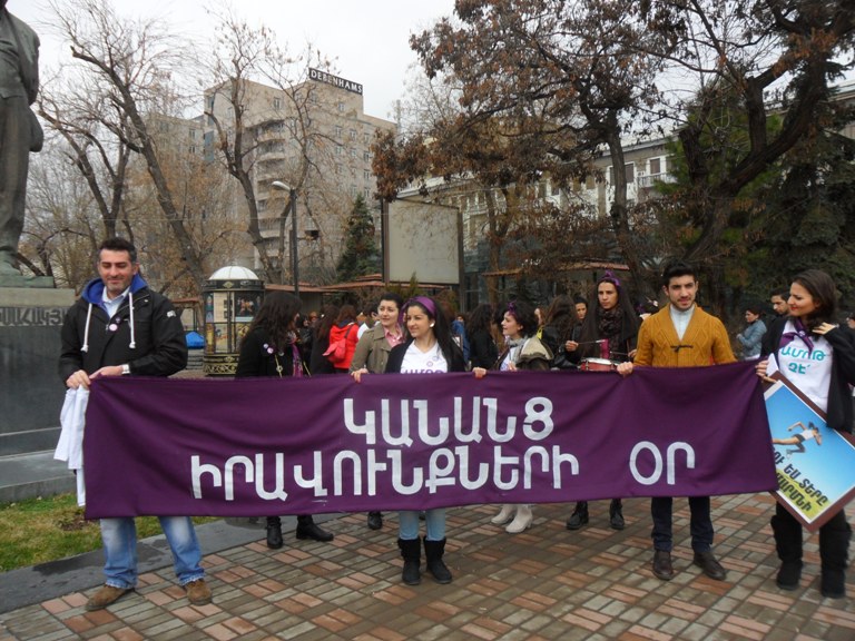 «Ամոթ չէ ուշ տուն գալը», «Ամոթ չէ սովորելը», «ամոթ չէ աշխատելը». Քայլերթ՝ կանանց իրավունքների պաշտպանության օրվա առթիվ