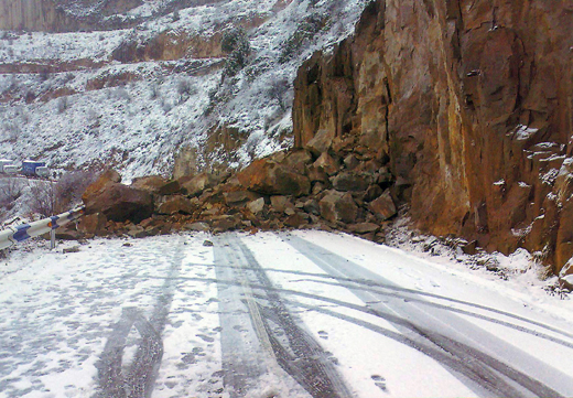 Գնդեվազ-Ջերմուկ ավտոճանապարհը փակ է քարաթափման պատճառով