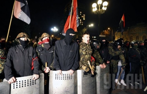 УНИАН. «Պռավի սեկտոր»-ը և բռնություններին դեմ ակտիվիստները հավաքվել են Ռադայի մոտ