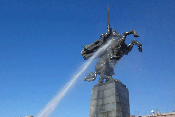 Հուշարձանների պահպանության միջազգային օրը լվացվում և մաքրվում են երևանյան արձանները