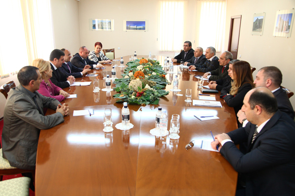 Սեյրան Օհանյանը հանդիպել է հասարակական խորհրդի անդամների հետ