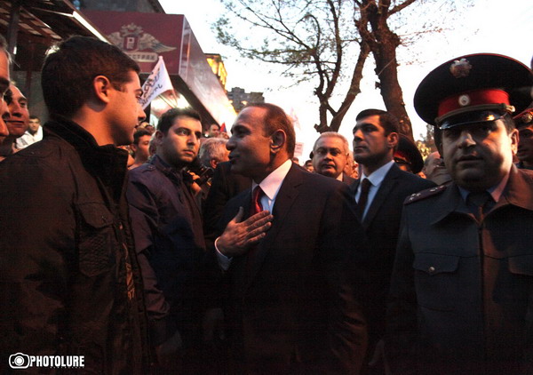 «Ձեզնից փող չենք ուզում, պարոն Աբրահամյան, մեր փողերով կապրենք». Բնակիչները զրուցեցին վարչապետի հետ