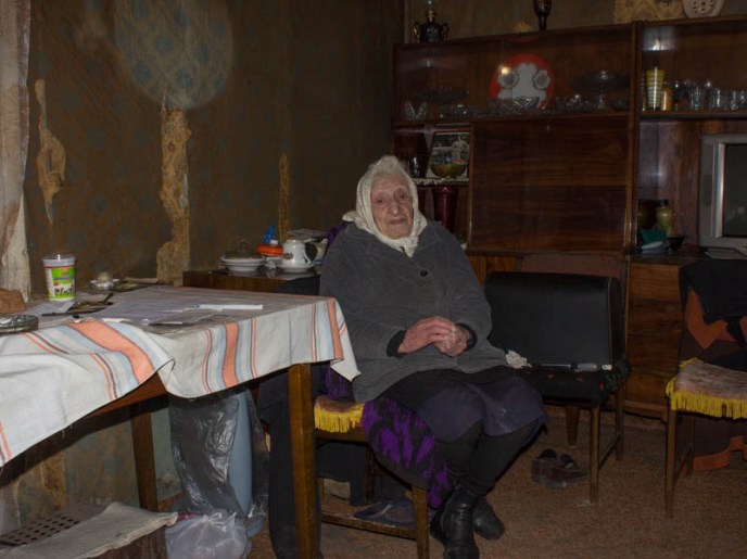 93-ամյա միայնակ տարեց կնոջ տնակը հոսանքազրկել են՝ պարտք ունենալու պատճառաբանությամբ. «Շիրակ կենտրոն» (Տեսանյութ)