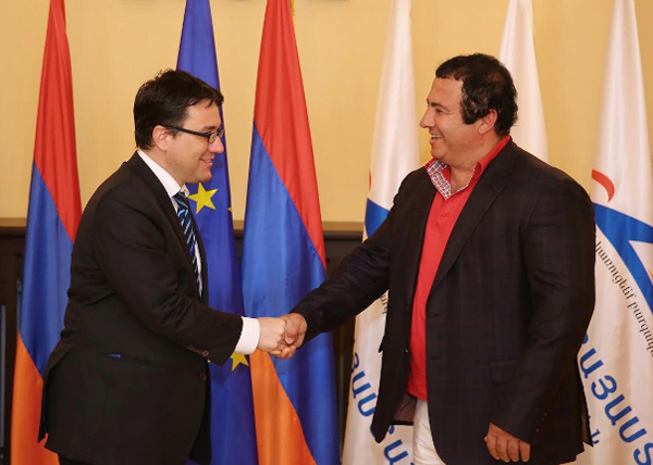 Գագիկ Ծառուկյանն  աշխատանքային հանդիպում է ունեցել Հայաստանում Եվրամիության պատվիրակության ղեկավարի հետ