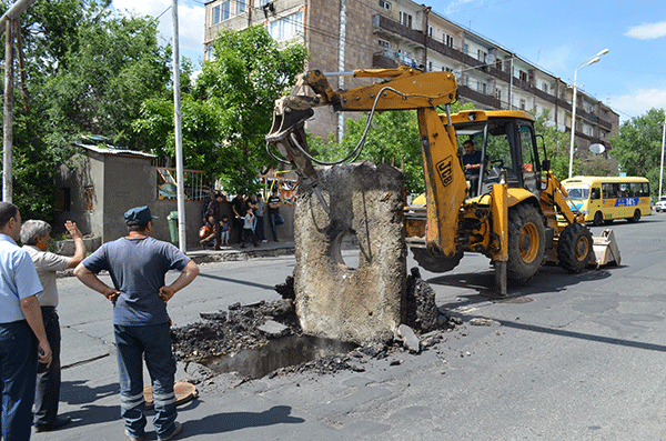 Սարկավագի փողոցում նոր ջրագիծ է «ներսրսկվում»