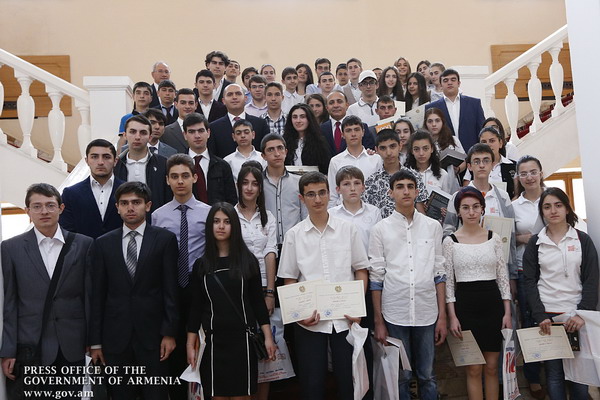 Հովիկ Աբրահամյան. «Դուք մեր երկրի հպարտությունն եք»