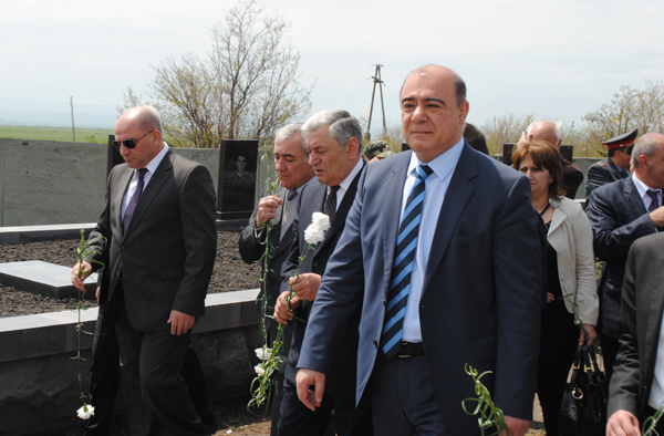 Սամվել Բալասանյանն այցելեց Գյումրու «Շիրակ» գերեզմանոց` Արցախյան պատերազմում զոհված ազատամարտիկների եղբայրական գերեզման-պանթեոն