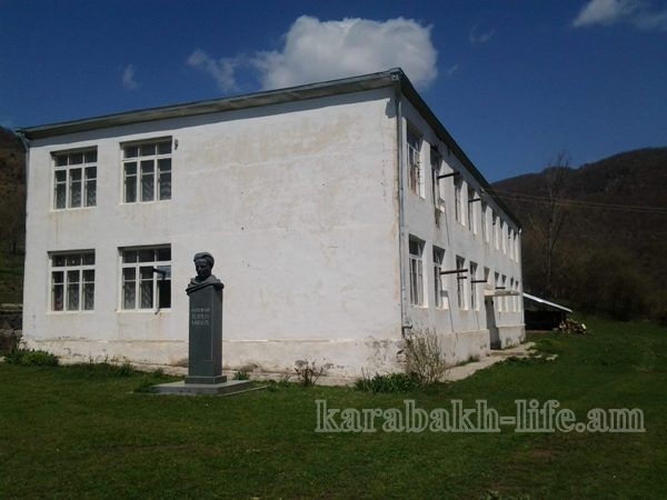 Ծմակահողի դպրոցն այս տարի տվել է երկու շրջանավարտ. karabakh-life.am