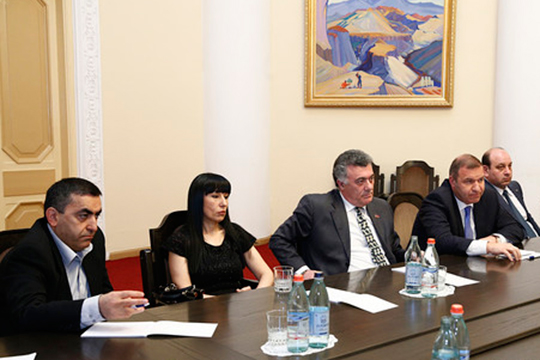 Վարչապետի ձեռքը մնաց օդո՞ւմ