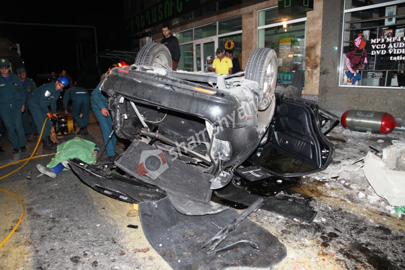 Ողբերգական ավտովթար Երևանում. բախվել են Lexus-ն ու BMW-ն. կա 1 զոհ 3 վիրավոր. shamshyan.com