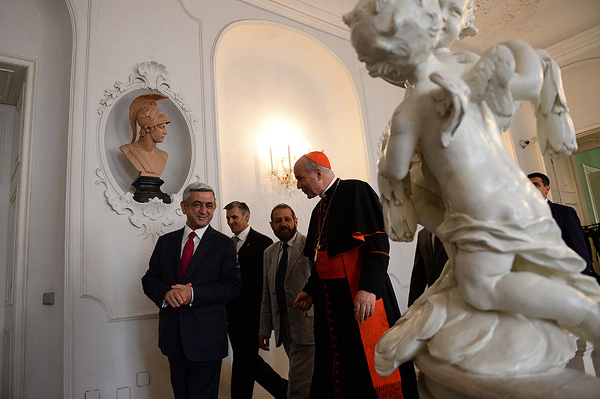 Նախագահը հանդիպում է ունեցել Վիեննայի արքեպիսկոպոս, Ավստրիայի կաթոլիկ եկեղեցու առաջնորդ կարդինալ Քրիստոֆ Շոնբորնի հետ