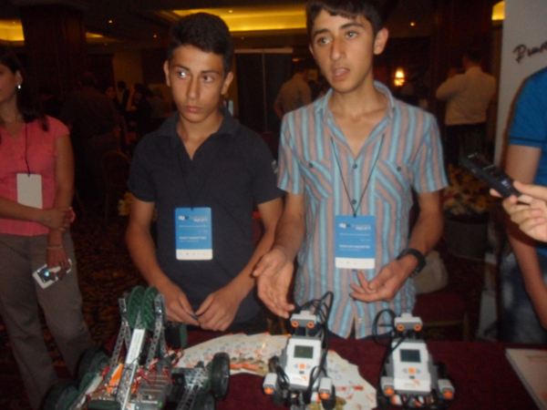 Սիսիանի եւ Կապանի դպրոցների աշակերտները ստեղծել են ռոբոտներ (Տեսանյութ)