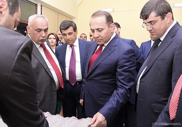 ԼՂՀ և ՀՀ վարչապետները Ստեփանակերտում այցելել են գործարաններ