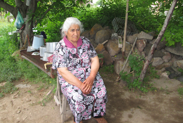 Ինչպե՞ս է ապրում սահմանամերձ  Խարկով գյուղի 78-ամյա միակ բնակչուհին