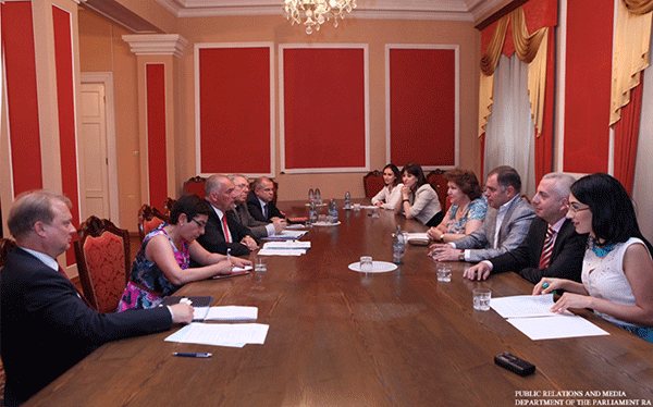 ԵԽԽՎ մոնիտորինգի հանձնաժողովի Հայաստանի հարցով համազեկուցողները հանդիպեցին ԱԺ խմբակցությունների հետ