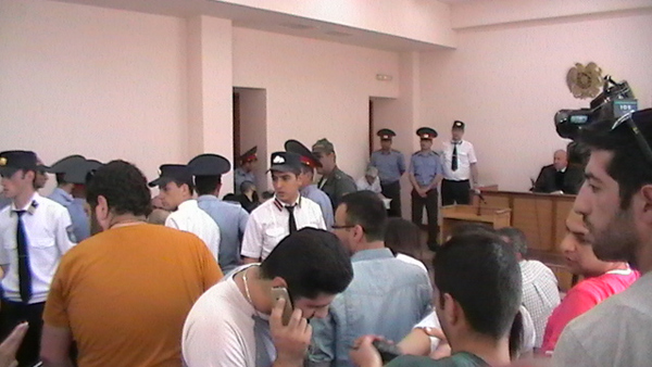 Քաղաքացիական հագուստով ոստիկանը ադրբեջանցի շպիոնի տպավորություն է թողել