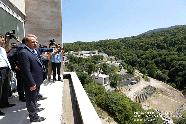 Վարչապետն այցելել է Դիլիջանի միջազգային դպրոց