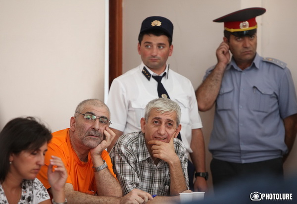 ՀՀ ոստիկանապետը 4 հոգու հետ միասին ծեծել է փոխգնդապետին