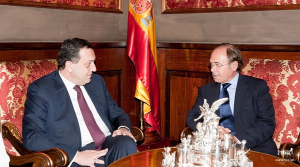 Ավետ Ադոնցի հանդիպումը Իսպանիայի սենատի նախագահի հետ