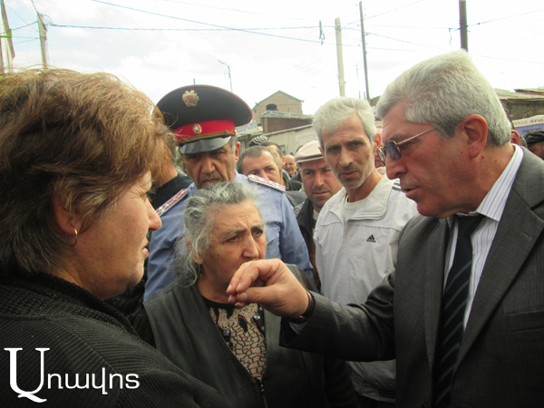 «Մնացել է, որ սգո սրահից էլ դակումենտ ուզեն ».գյումրեցի առևտրականները՝ նոր օրենքի դեմ (Տեսանյութ)