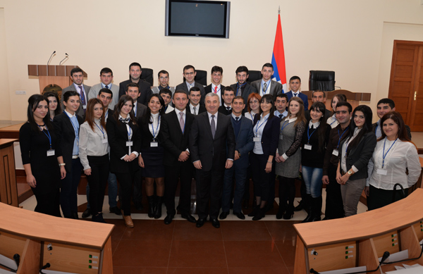 ԼՂՀ Ազգային ժողովին կից Երիտասարդական խորհրդարանի անդրանիկ նիստ