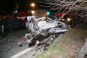 Mercedes-ը, բախվելով պատին, 30 մետր շպրտվելով՝ հայտնվել է ճանապարհին. կա 3 զոհ. shamshyan.com