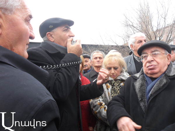 Բողոքում են «Նաիրիտի» աշխատակիցները. «Մի ամսվա մեջ ի՞նչը փոխվեց, որ մեր պարտքերը այլեւս չեն մարելու»  (Տեսանյութ) 