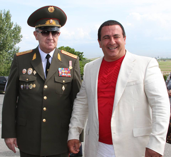 Եվ այդ մարդը Գագիկ Ծառուկյանն է
