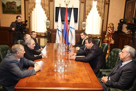 Տիգրան Կարապետյանը գիտի, թե ինչու հարթակ չբարձրացավ Գագիկ Ծառուկյանը (Տեսանյութ). a1plus.am