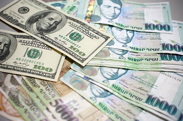 Ըստ Սմբատ Նասիբյանի՝ դոլար-դրամ արդար փոխարժեքը 550-600 դրամն է