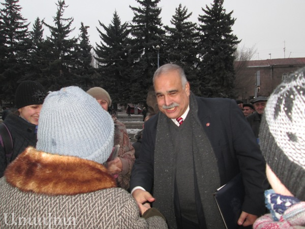 Քաղաքացիական ժողով Գյումրիում՝ ձմեռ պապի, ԱԱԾ-ի աշխատակիցների ու տարեցների մասնակցությամբ (ֆոտոշարք)