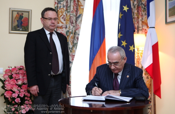 ՀՀ ԱԺ նախագահն այցելել է Հայաստանում Ֆրանսիայի դեսպանատուն